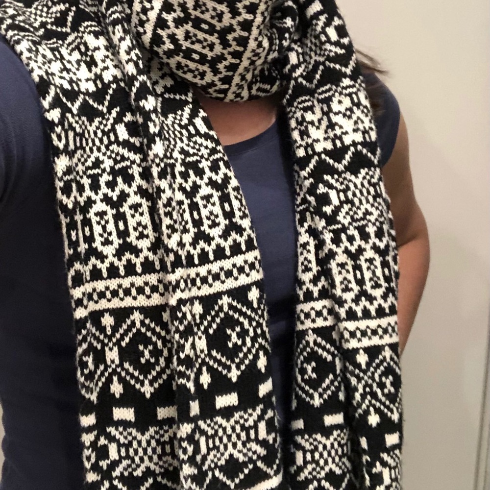 3for$10 H&M Scarf - Picture 5 of 7